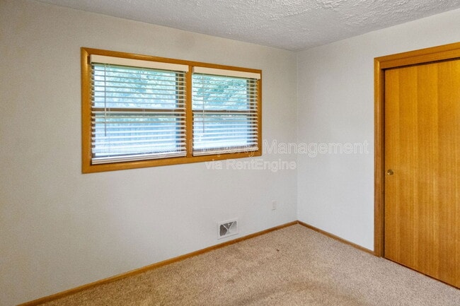 Building Photo - 1214 E 43rd Ave