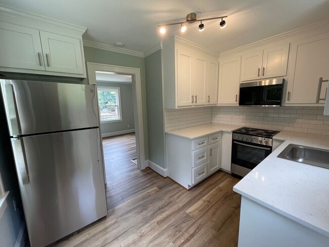 Building Photo - Cape Cod Style Housing in Pendleton!