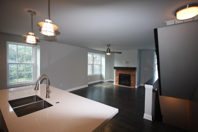 Building Photo - 48 Aston Row Ln