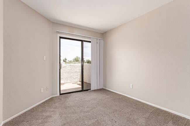 Building Photo - Awesome 2-Level Condo in Prime Scottsdale ...