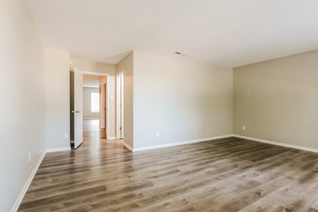 Building Photo - 738 Rosea Ct