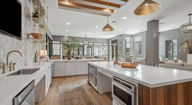 Building Photo - 1301 Leah Ave