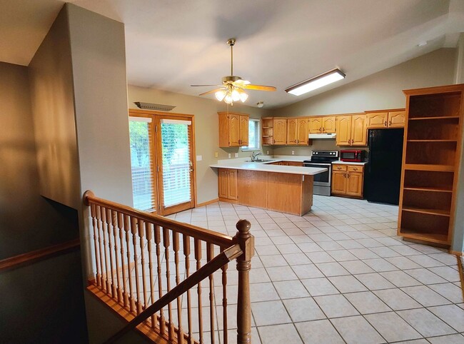 Building Photo - 5 BD 3 BA 2900 sq ft HOME IN DRAPER.