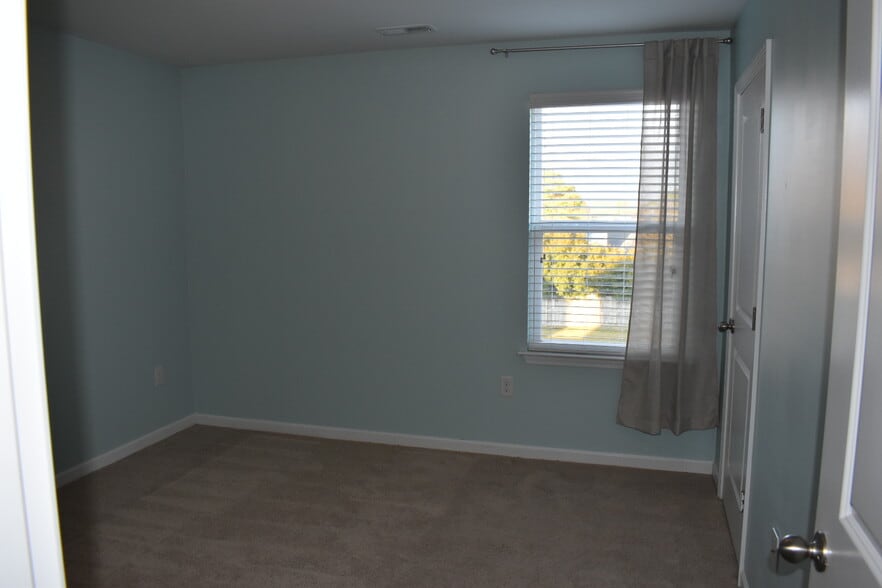 Building Photo - 145 Presley Ln