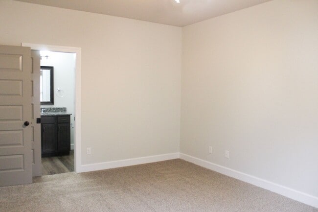 Building Photo - 242 Cypress Ridge