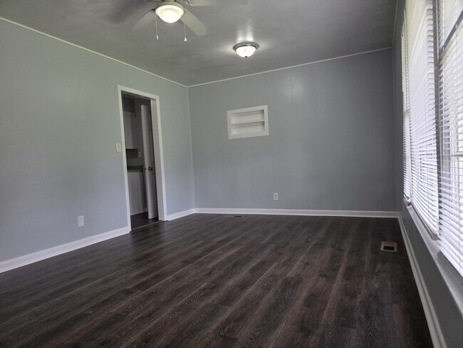 Building Photo - 3607 Inglewood Dr NW