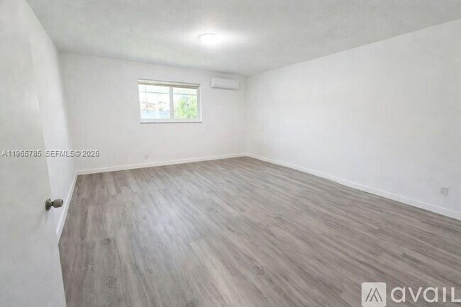 Building Photo - 2308 NW 3rd Ave