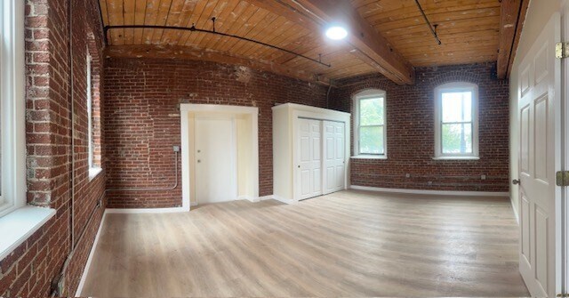 Building Photo - 85 Harding St