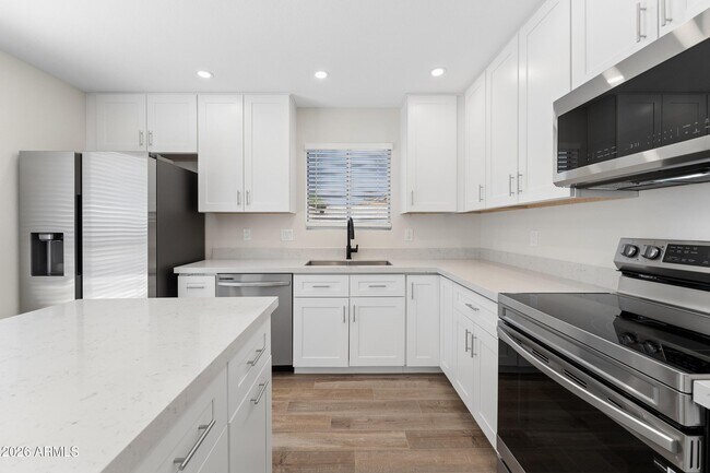 Building Photo - 7214 W Sierra Vista Dr