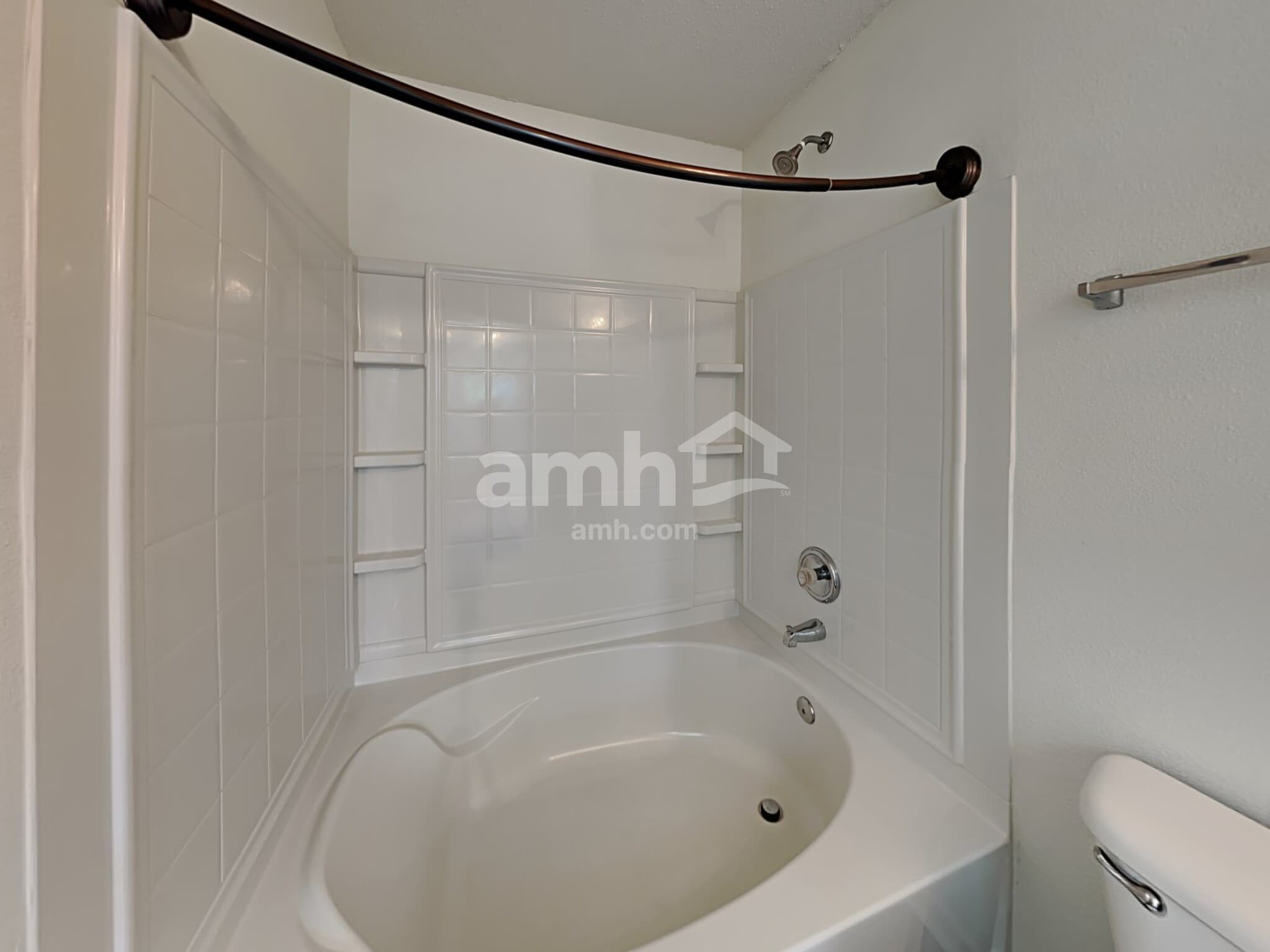 Building Photo - 527 Bourneside Dr