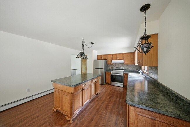 Building Photo - 501 Burlingham Rd