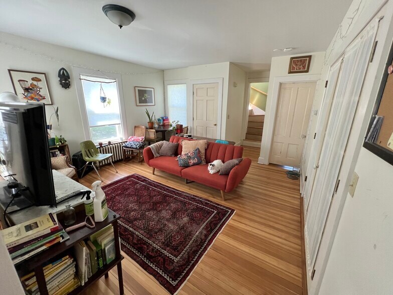 Living room - 274 Prospect St