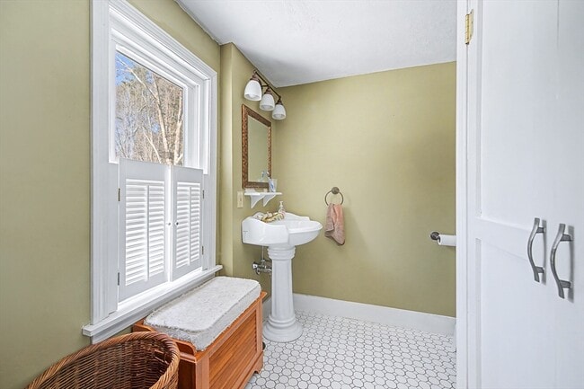 Building Photo - 268 Wood St