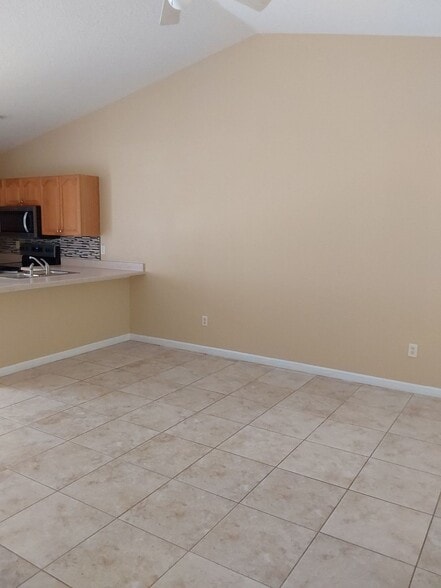 Building Photo - 10 Ponderosa Ln