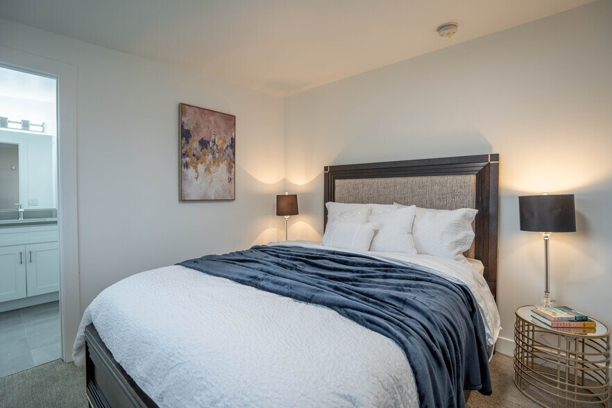 Building Photo - 961 E 5650 S