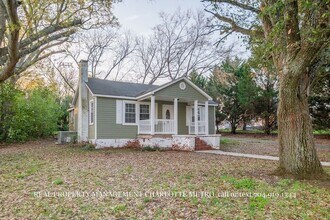 Building Photo - Prime Pineville Location – Stylish 2-Bedroom Near I-485 & Carolina Place