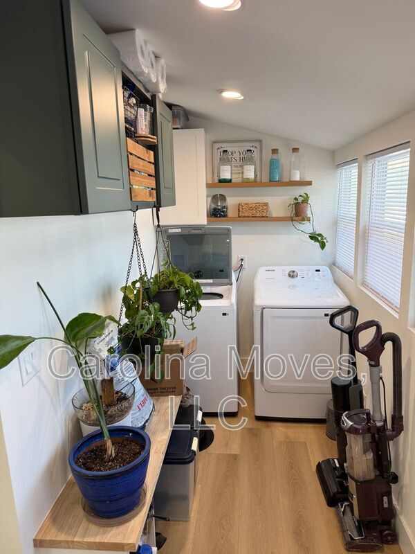 Building Photo - 6 10th St