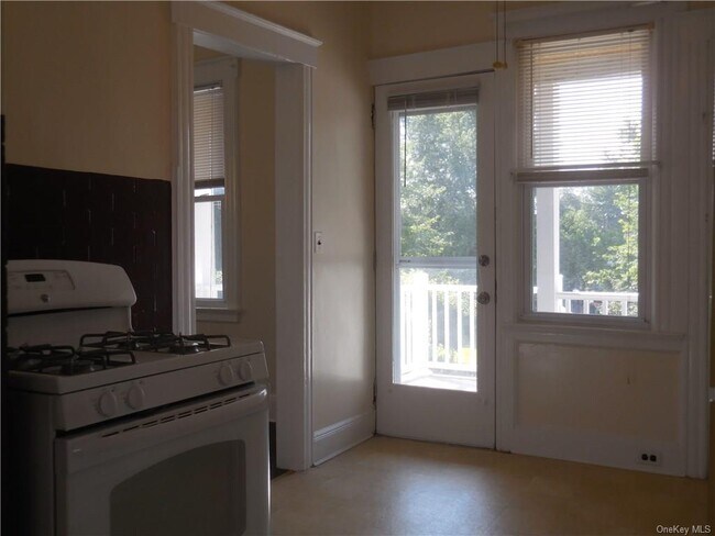 Building Photo - 458 Westchester Ave