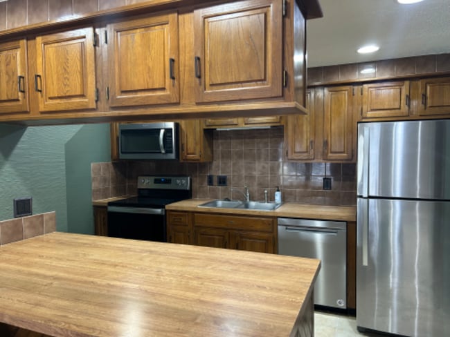 Building Photo - 2421 S Yellowstone St