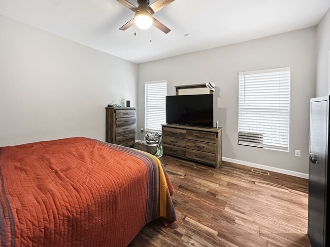 Building Photo - 3 bedroom-Modern Elegance Meets Country Ch...