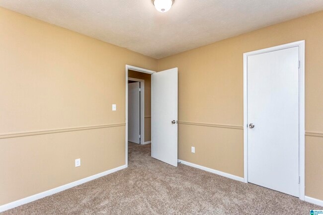 Building Photo - 506 Vardar Ln