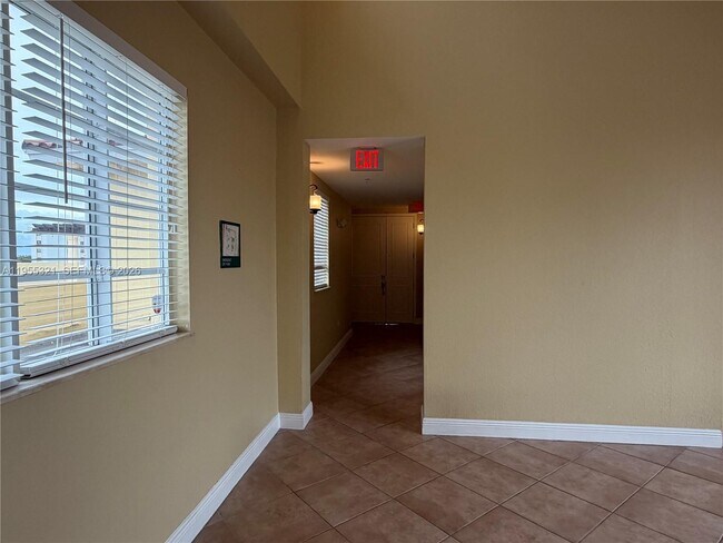 Building Photo - 107 Mendoza Ave