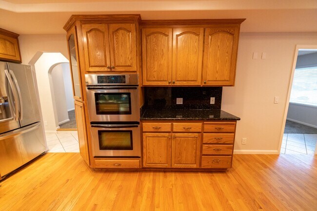 Building Photo - Large updated home in San Mateo Village!