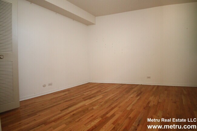 Building Photo - 424 W Belden Ave