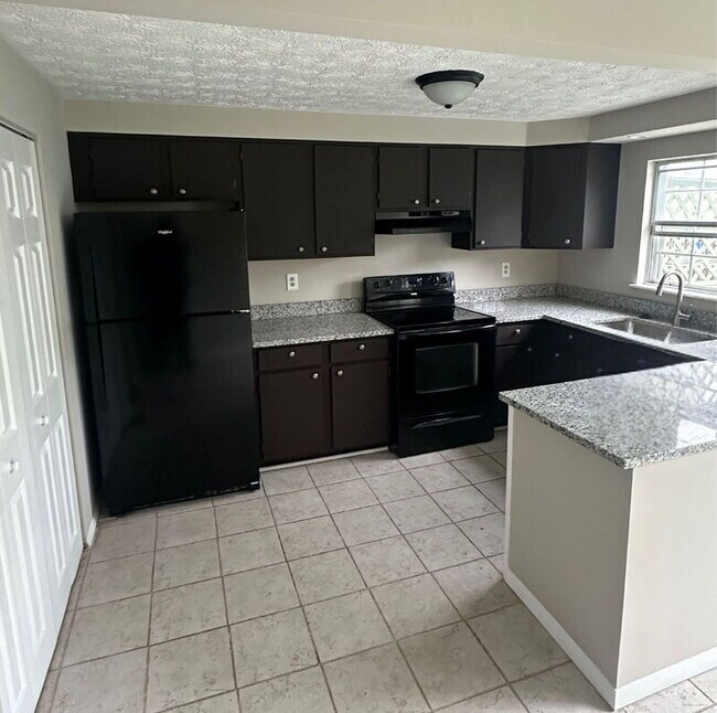 Building Photo - 916 Pentwood Ct