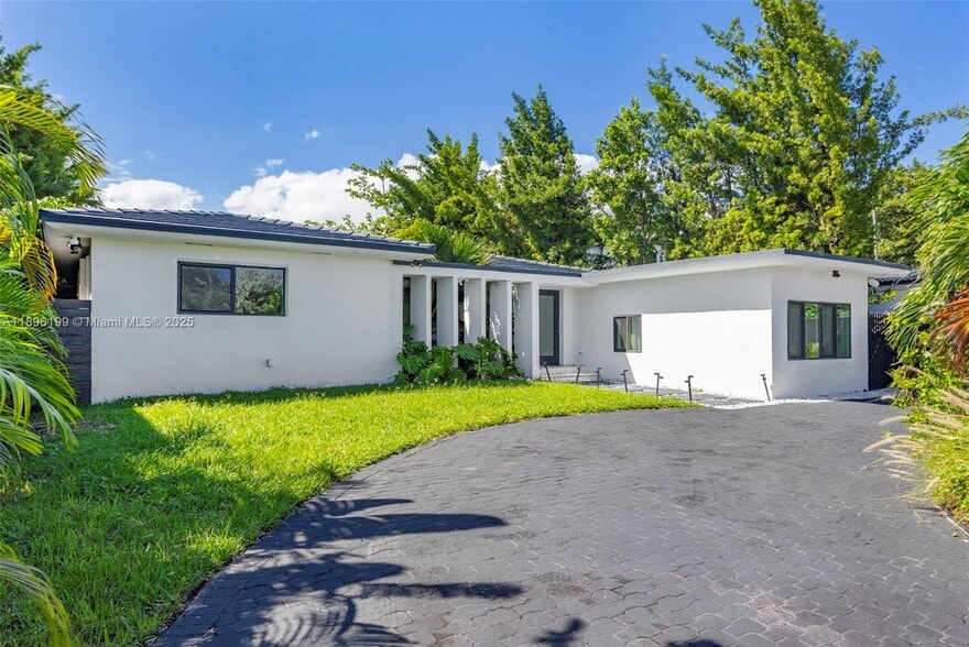 Building Photo - 8220 Hawthorne Ave