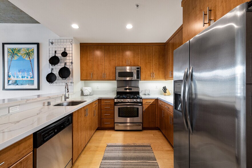 Building Photo - 288 3rd St