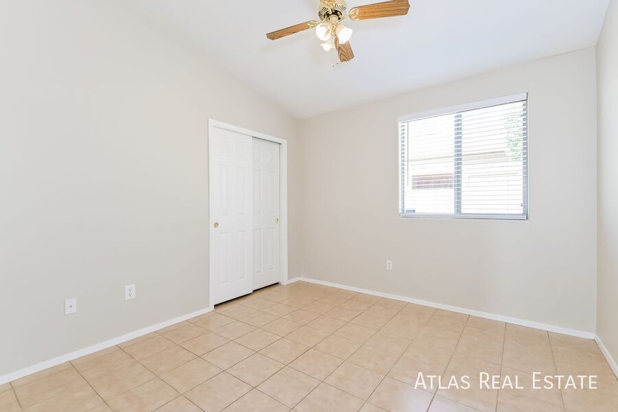Building Photo - 554 S Sunny Rock Dr