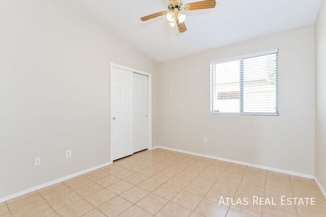 Building Photo - 554 S Sunny Rock Dr