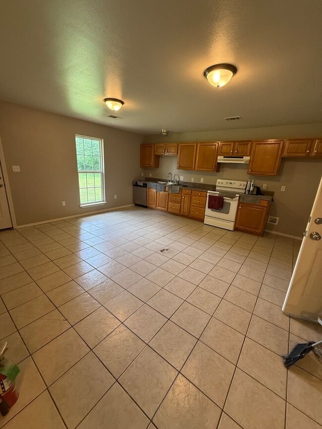 Building Photo - 3 Bed 2 Bath House with 1 Car Garage.  Total Electric. Yard Care Included.