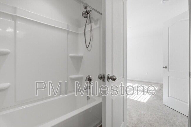 Building Photo - 65 Darien Dr