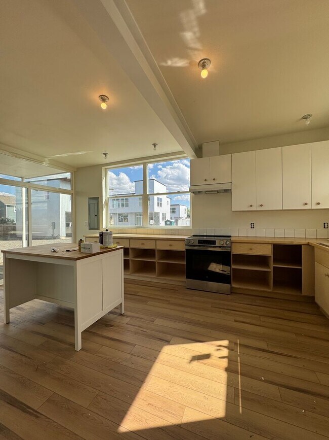Building Photo - 405 Windsor Court