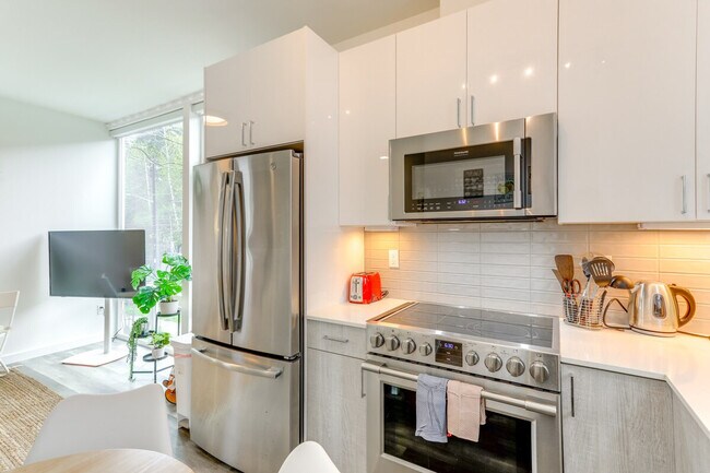 Building Photo - 128A W Florentia St