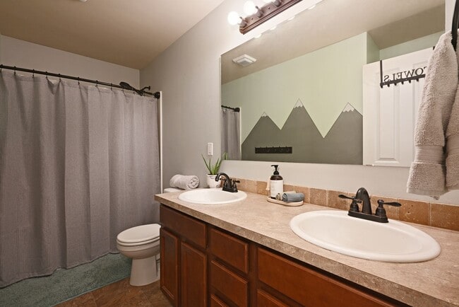 Building Photo - Amazing Home in Orting!!