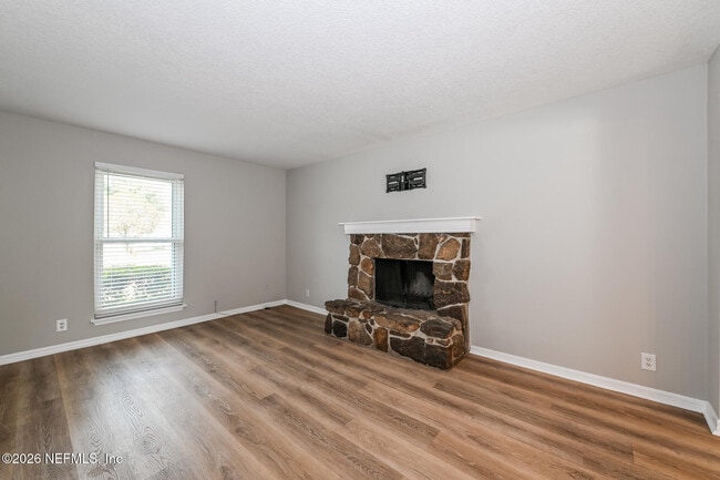 Building Photo - 1077 Kings Rd