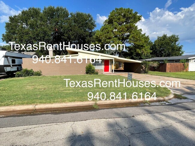 Primary Photo - Newly Remodeled Home Across from Fain School