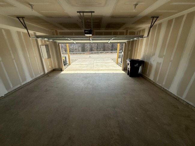 Building Photo - 4005 Munson Woods Walk