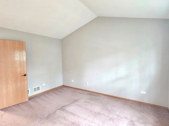 Building Photo - 2944 White Thorn Cir