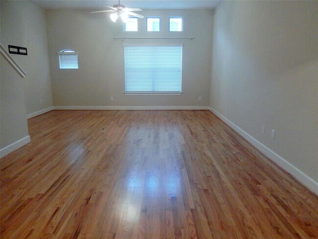 Building Photo - 11315 Main St