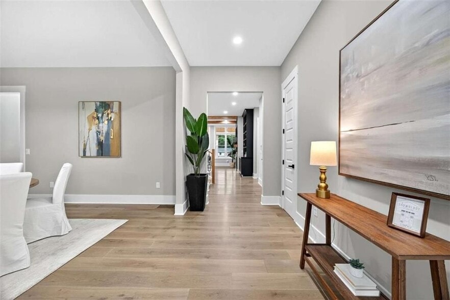 Building Photo - 6651 Malvin Dr