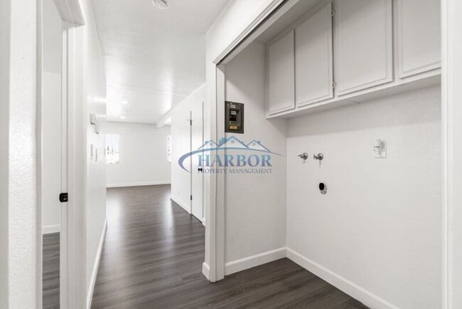 Building Photo - 789 W 18th St