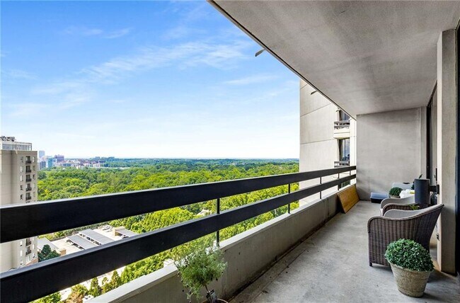 Building Photo - 2660 Peachtree Rd