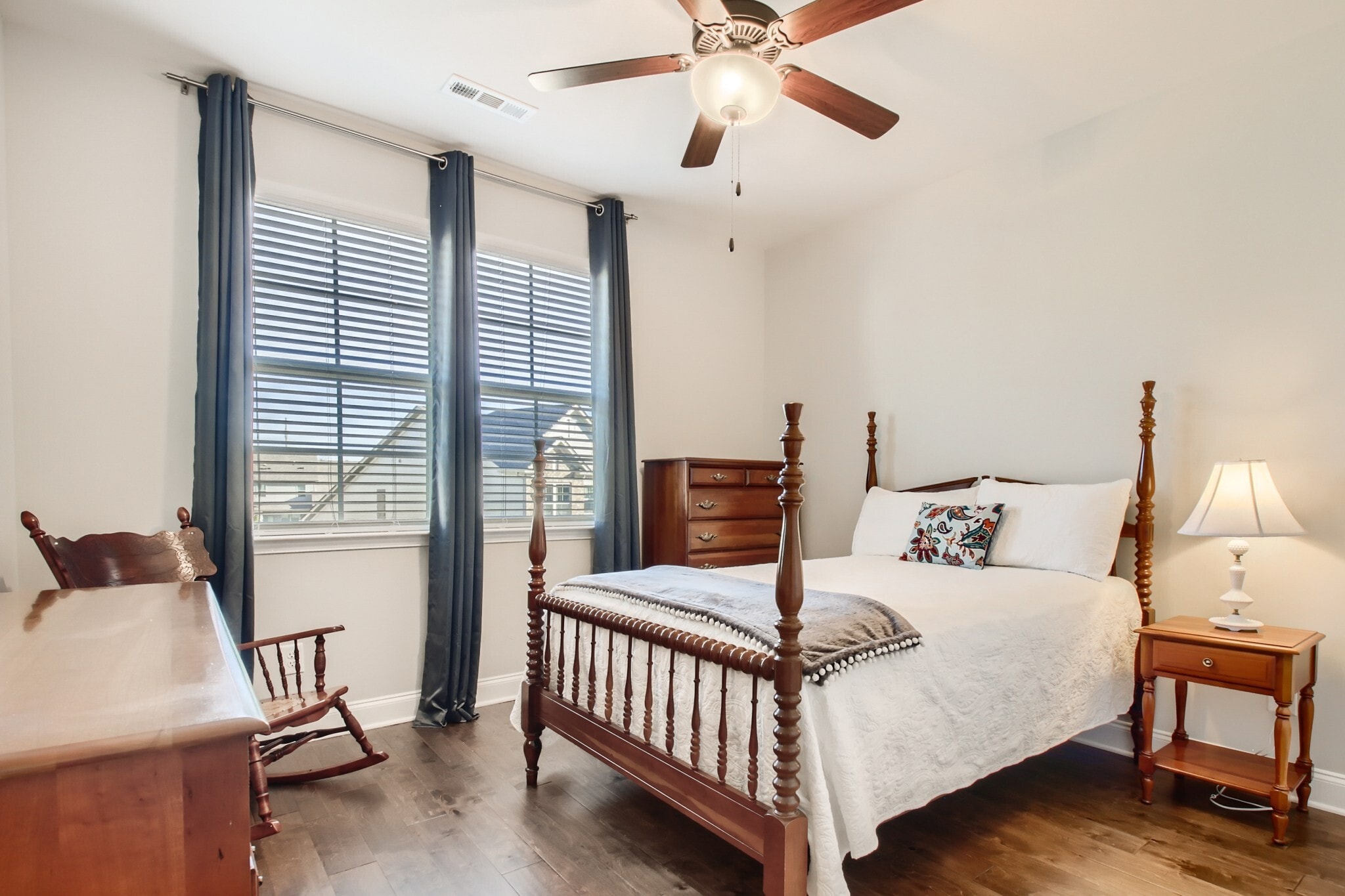 Bright Bedroom 3 - 1608 Hampshire Plz
