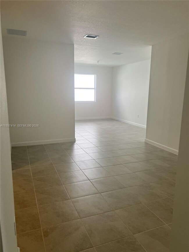 Building Photo - 2422 SE 30th St