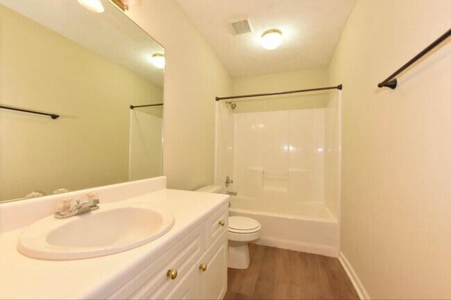 Building Photo - 2428 E University Dr