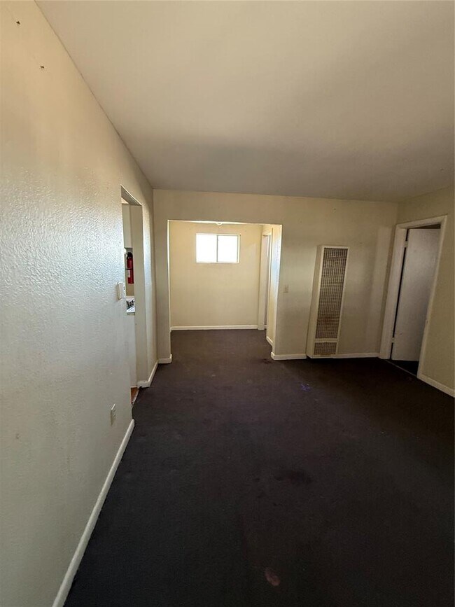 Building Photo - 1020 S Rock Island Ave